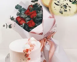 5 Valentine's Day Cake & Flower Bundles from FoodLine